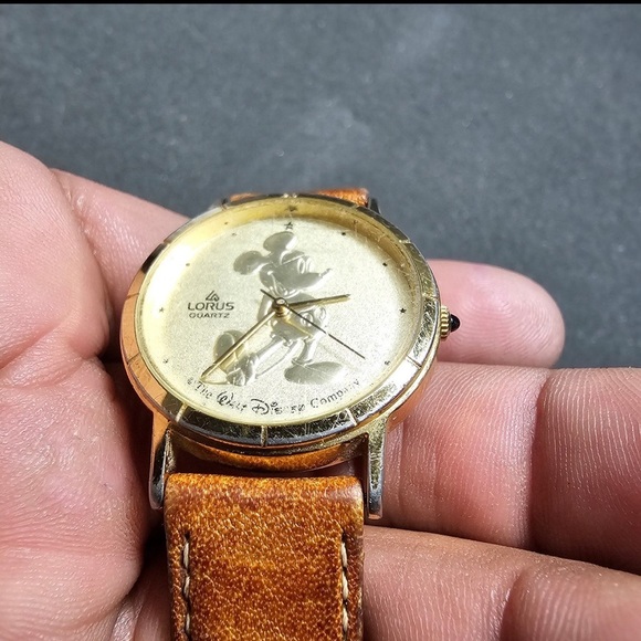 Vintage Lorus Disney Mickey Mouse Quartz Watch Gold Tone V811-1400 Working - Picture 4 of 9